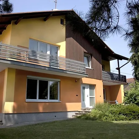 Gaestehaeuser Anni Ehrndorfer Apartahotel Ried im Innkreis